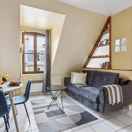 Eiffel Tower & Invalides - Cityapartmentstay Parigi